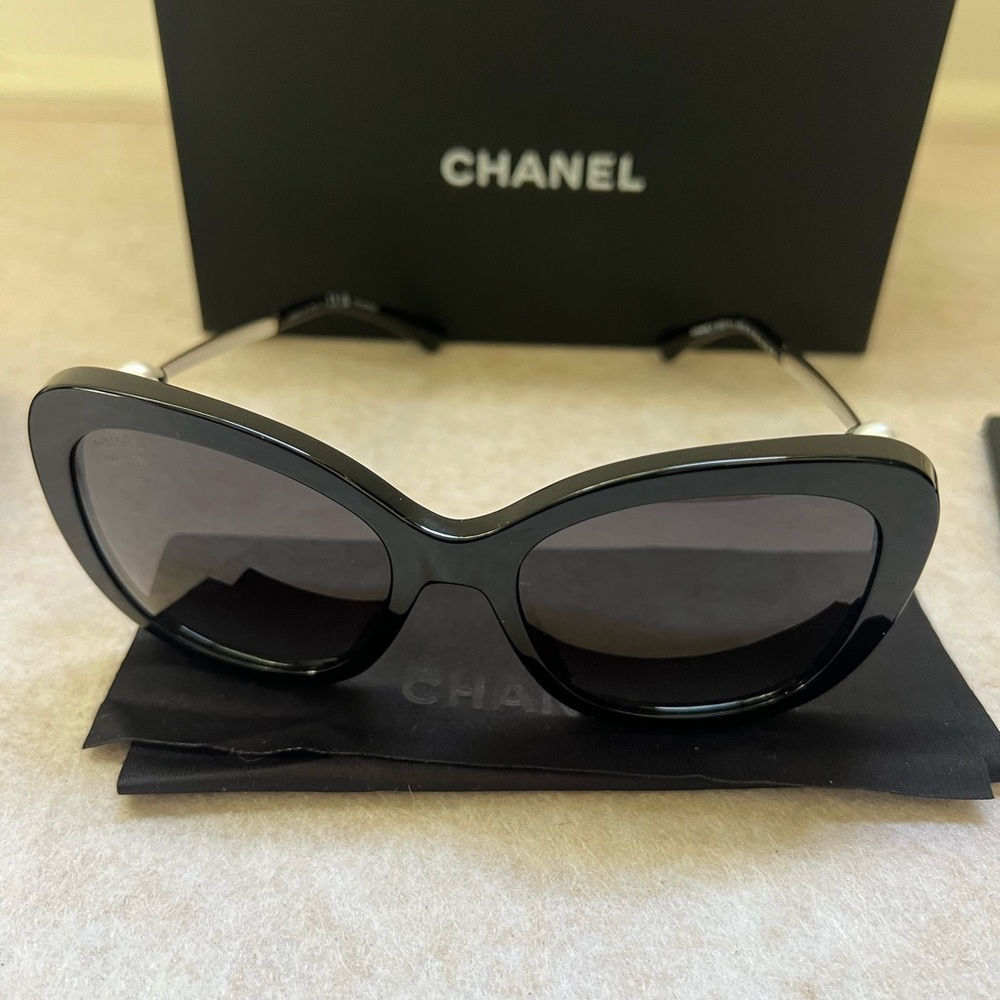 Chanel Black Square Sunglasses with Pearl Detail - Picture 6 of 16